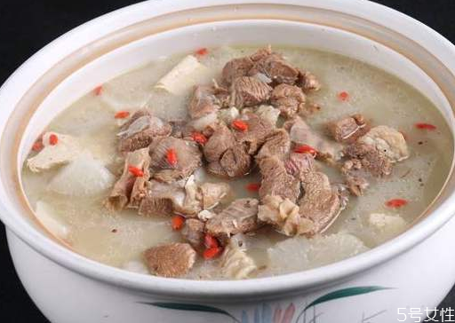 羊肉湯可以放牛奶嗎 羊肉湯什么時候放牛奶