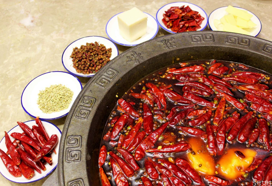 火鍋和麻辣燙的區(qū)別 火鍋和麻辣燙哪個(gè)好吃 火鍋和麻辣燙的區(qū)別 火鍋和麻辣燙哪個(gè)好吃