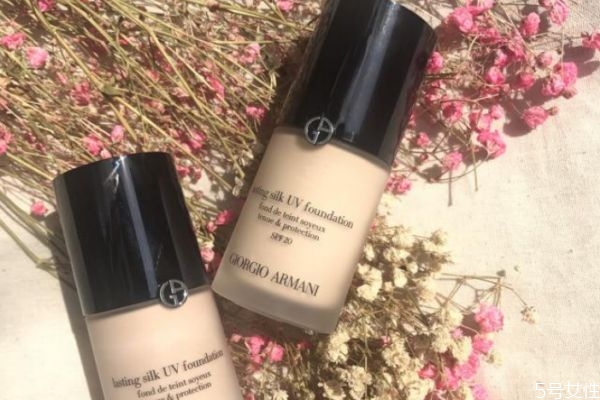 阿瑪尼粉底液怎么用 阿瑪尼幾款粉底液的區(qū)別 阿瑪尼粉底液怎么用 阿瑪尼幾款粉底液的區(qū)別