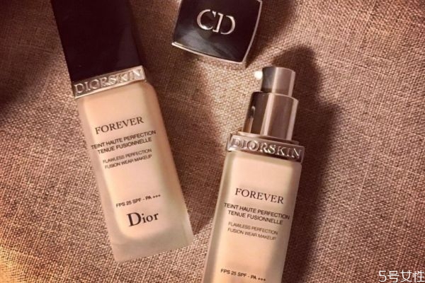 迪奧粉底液瓶子怎么打開(kāi) 迪奧粉底液010真假辨別