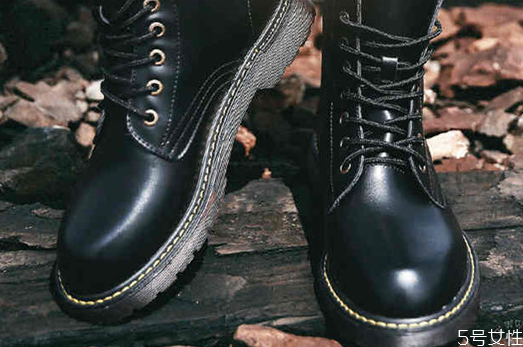靴子掉皮了怎么補(bǔ)救 如何防止靴子掉皮 靴子掉皮了怎么補(bǔ)救 如何防止靴子掉皮