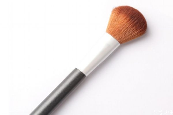 化妝刷不洗會(huì)導(dǎo)致粉刺嗎 沒(méi)有洗刷液怎么洗化妝刷 化妝刷不洗會(huì)導(dǎo)致粉刺嗎 沒(méi)有洗刷液怎么洗化妝刷