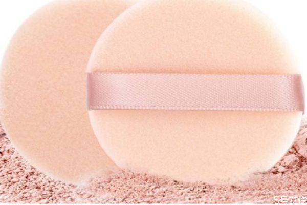 干粉撲可以用來(lái)干什么 干粉撲怎么清洗 干粉撲可以用來(lái)干什么 干粉撲怎么清洗