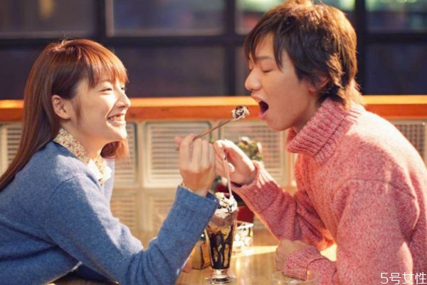 女生第一次約會應該怎么做 女生約會加分小技巧