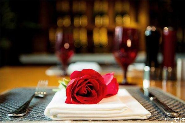 女生第一次約會應該怎么做 女生約會加分小技巧