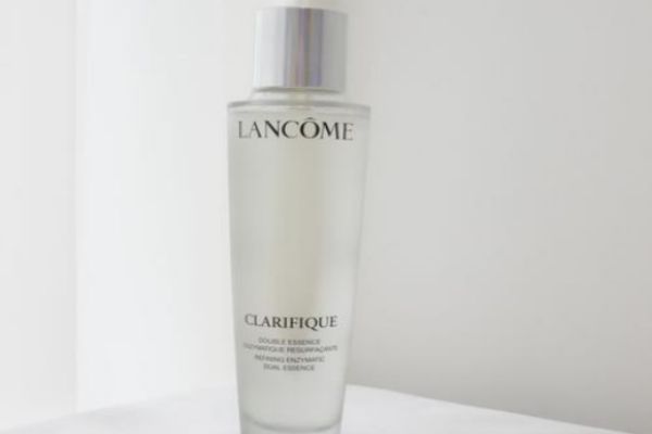 蘭蔻極光水用來臉上有辣辣的感覺 蘭蔻極光水用了起痘痘怎么回事