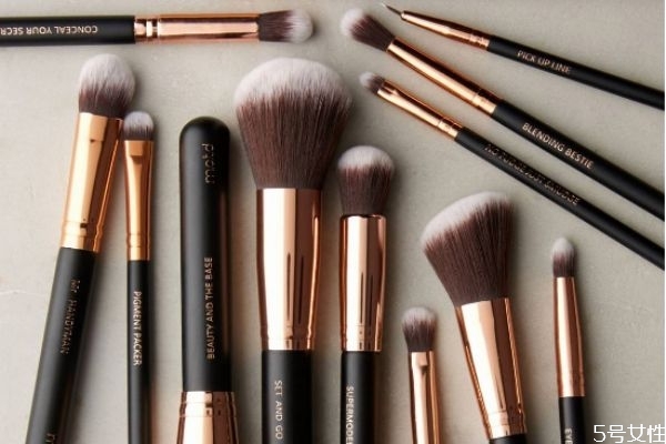 化妝刷有沒(méi)有保質(zhì)期 化妝刷是越扎實(shí)蓬松越好嗎