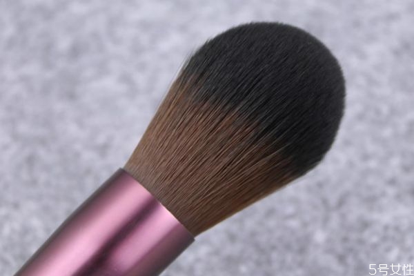 鼻影刷和高光刷的區(qū)別 怎樣選擇鼻影刷 鼻影刷和高光刷的區(qū)別 怎樣選擇鼻影刷