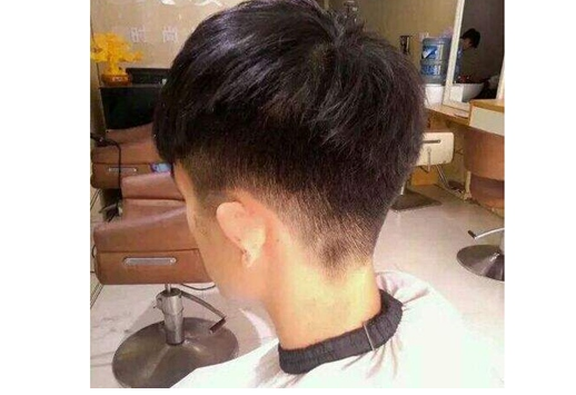 男生碎蓋頭發(fā)型需要燙嗎 男生碎蓋頭要留多長(zhǎng)頭發(fā)