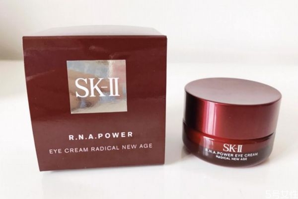 有脂肪?？刹豢梢酝垦鬯?先用精華還是先用眼霜