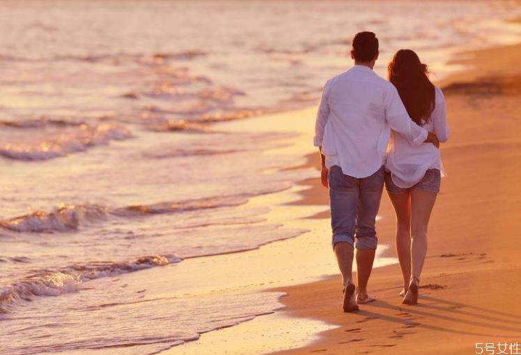 曖昧期的女生應該如何反撩 曖昧期吊男人胃口狠招 曖昧期的女生應該如何反撩 曖昧期吊男人胃口狠招