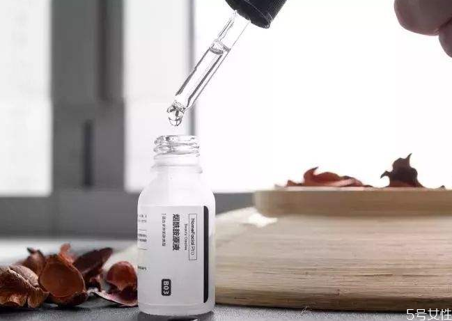 煙酰胺原液為什么會變黃 煙酰胺原液發(fā)黃后還能用嗎 煙酰胺原液為什么會變黃 煙酰胺原液發(fā)黃后還能用嗎