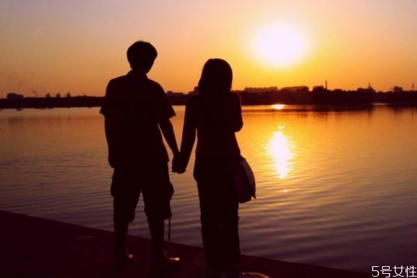 男人哪些行為在試探你 男人說分手后還會(huì)回頭嗎 男人哪些行為在試探你 男人說分手后還會(huì)回頭嗎