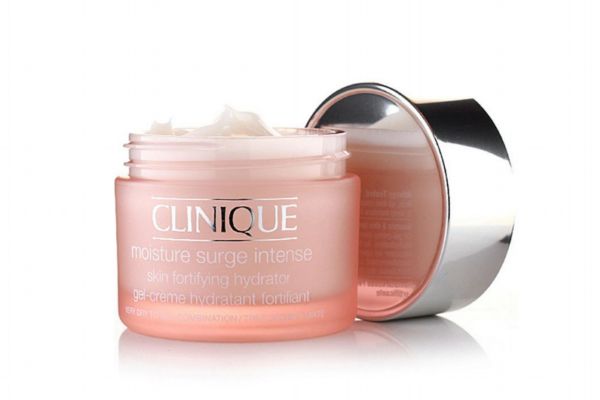 可以直接擦面霜不擦乳液嗎 精華用完要不要馬上用面霜