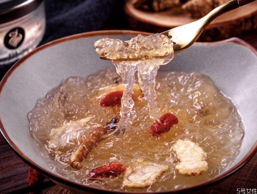 燉燕窩什么時(shí)候放冰糖 燉燕窩放哪種冰糖好 燉燕窩什么時(shí)候放冰糖 燉燕窩放哪種冰糖好
