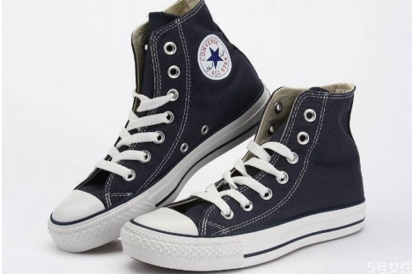 匡威的鞋好穿嗎 匡威鞋怎么搭配好看 匡威的鞋好穿嗎 匡威鞋怎么搭配好看