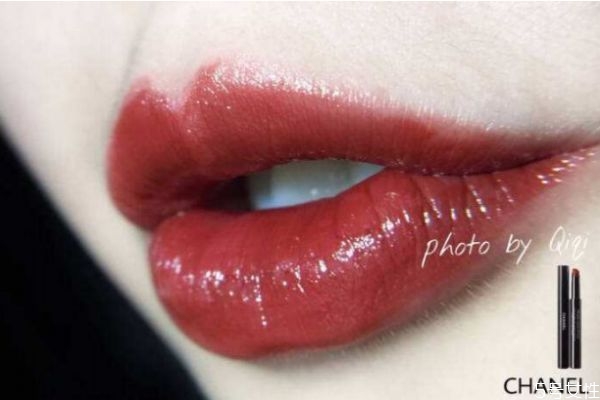 冬天口紅適合啞光還是水潤(rùn) 嘴唇薄適合啞光還是滋潤(rùn)