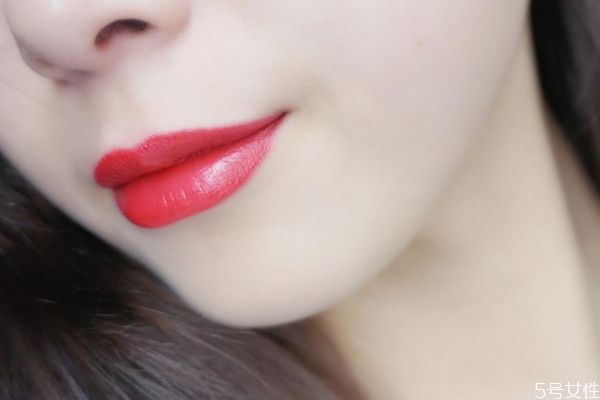 口紅超過三年還能用嗎 抹了過期的口紅會(huì)怎樣