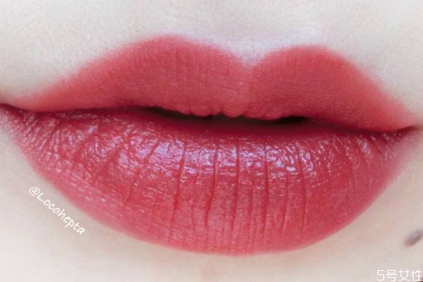 冬天口紅適合啞光還是水潤(rùn) 嘴唇薄適合啞光還是滋潤(rùn)