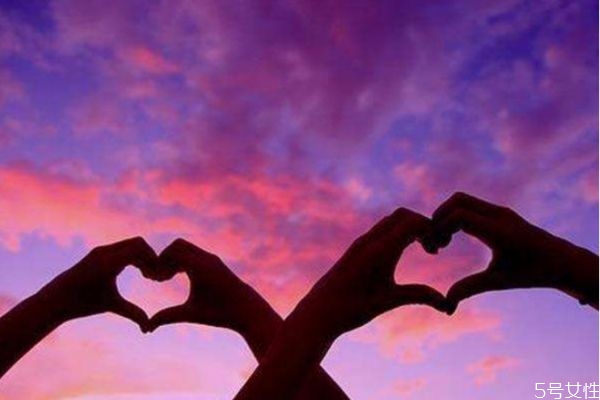 男人動了真情是什么樣子 有這幾種表現(xiàn)不是玩玩而已 男人動了真情是什么樣子 有這幾種表現(xiàn)不是玩玩而已