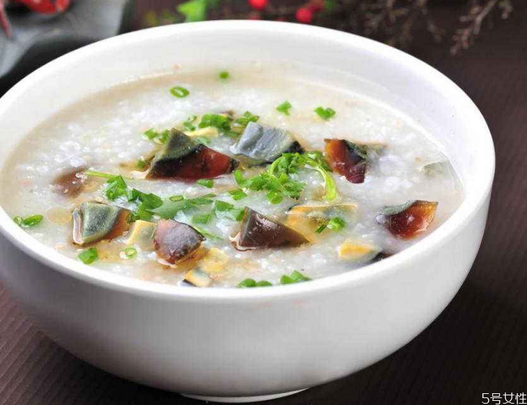 皮蛋瘦肉粥放姜絲嗎 做皮蛋瘦肉粥必須放姜嗎 皮蛋瘦肉粥放姜絲嗎 做皮蛋瘦肉粥必須放姜嗎