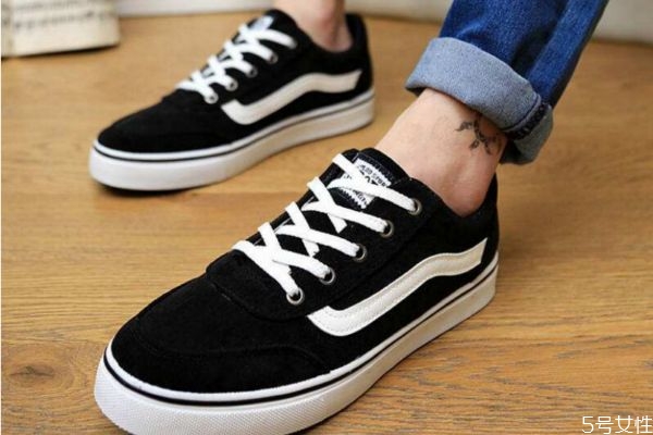 鞋子有點擠怎么弄大 鞋子撐大的小妙招 鞋子有點擠怎么弄大 鞋子撐大的小妙招