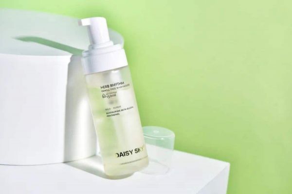 潔面是次數(shù)越多越干凈嗎 堿性洗面奶對(duì)皮膚有傷害嗎