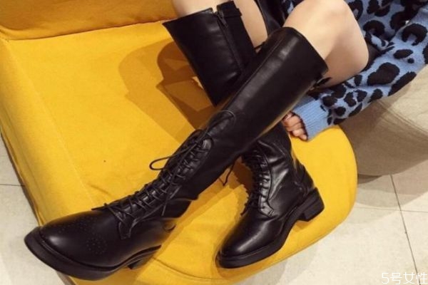 2020年流行長(zhǎng)靴還是短靴 2020年最流行的靴子 2020年流行長(zhǎng)靴還是短靴 2020年最流行的靴子