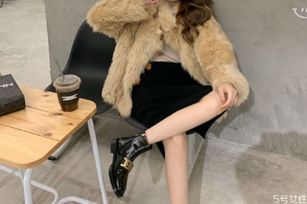 切爾西靴是什么意思 切爾西靴過(guò)時(shí)了嗎