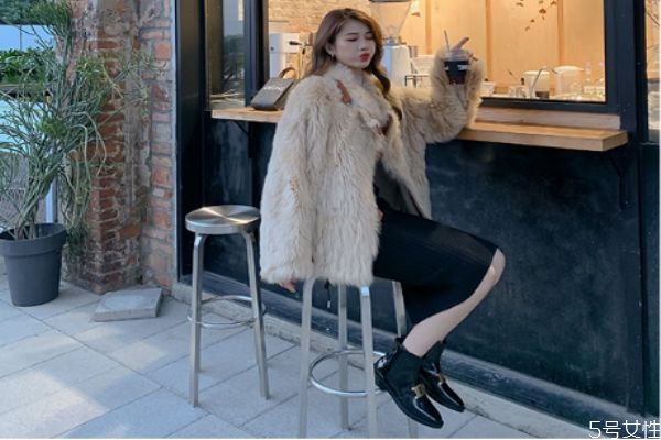 切爾西靴黑色還是棕色好看 切爾西靴的特點 切爾西靴黑色還是棕色好看 切爾西靴的特點