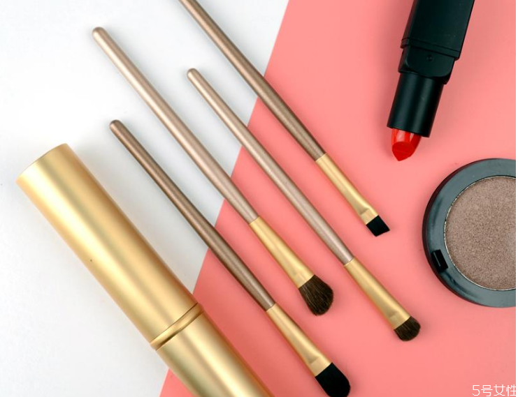 什么刷子畫(huà)眼線 化妝刷使用小技巧