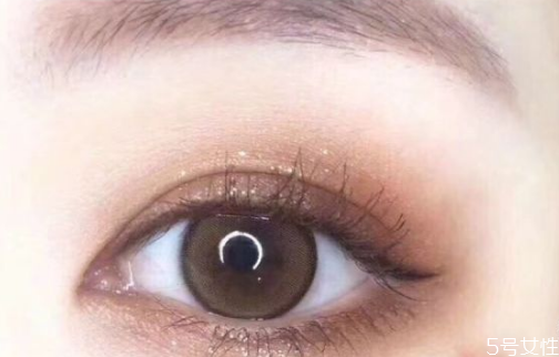 十幾塊錢(qián)的美瞳能戴嗎 十幾塊錢(qián)的美瞳有什么危害