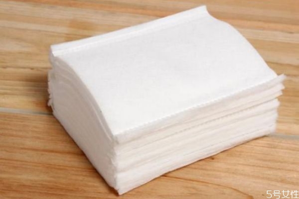 化妝棉需要先用水打濕用嗎 化妝棉要打濕用嗎 化妝棉需要先用水打濕用嗎 化妝棉要打濕用嗎