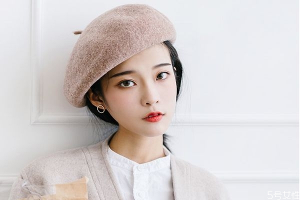 貝雷帽為什么流行 貝雷帽配什么衣服好看 貝雷帽為什么流行 貝雷帽配什么衣服好看