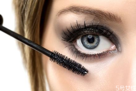 白色睫毛膏是干什么用的 白色睫毛膏的正確刷法 白色睫毛膏是干什么用的 白色睫毛膏的正確刷法