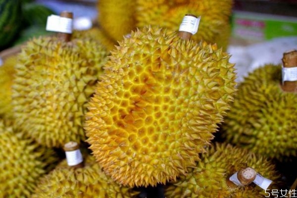 榴蓮肉里面有水正常嗎 榴蓮肉出水還能吃嗎