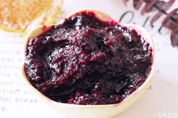 藍(lán)莓醬一般熬制多長(zhǎng)時(shí)間 自制藍(lán)莓醬的做法竅門