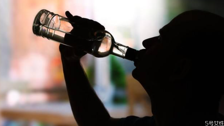 喝酒會(huì)心梗猝死嗎 喝酒為什么會(huì)猝死 喝酒會(huì)心梗猝死嗎 喝酒為什么會(huì)猝死