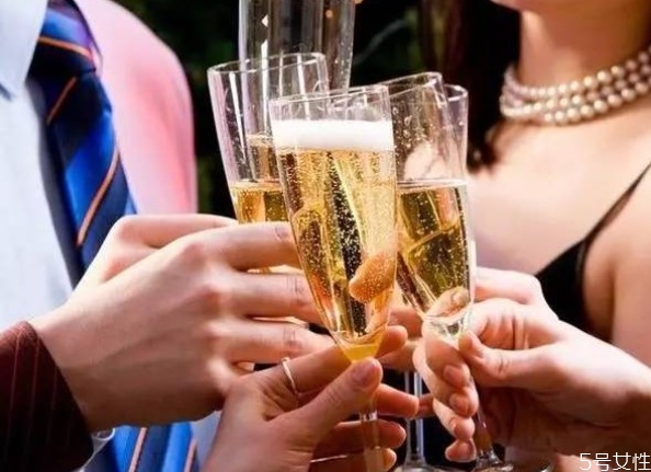 喝酒斷片是什么原因引起的 喝酒斷片的危害 喝酒斷片是什么原因引起的 喝酒斷片的危害