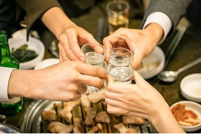 喝酒猝死同桌有責(zé)任嗎 在一起喝酒責(zé)任劃分 喝酒猝死同桌有責(zé)任嗎 在一起喝酒責(zé)任劃分