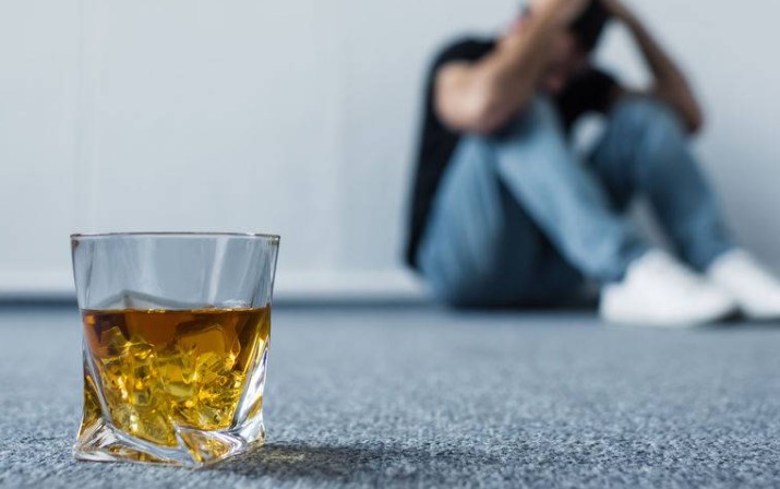 喝酒猝死同桌有責(zé)任嗎 在一起喝酒責(zé)任劃分 喝酒猝死同桌有責(zé)任嗎 在一起喝酒責(zé)任劃分