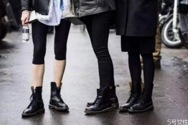 馬丁靴折痕如何恢復(fù) 馬丁靴前面皺了怎么辦 馬丁靴折痕如何恢復(fù) 馬丁靴前面皺了怎么辦