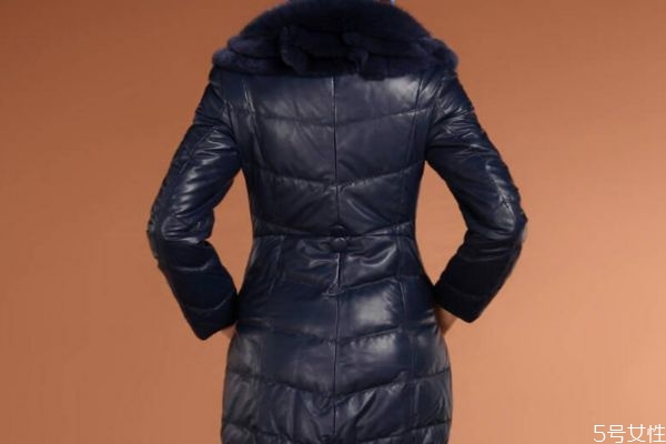 綿羊皮羽絨服有油怎么辦 綿羊皮羽絨服怎么保養(yǎng)