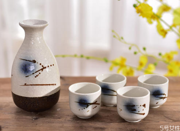 白酒和燒酒一樣嗎 燒酒和白酒的區(qū)別 白酒和燒酒一樣嗎 燒酒和白酒的區(qū)別