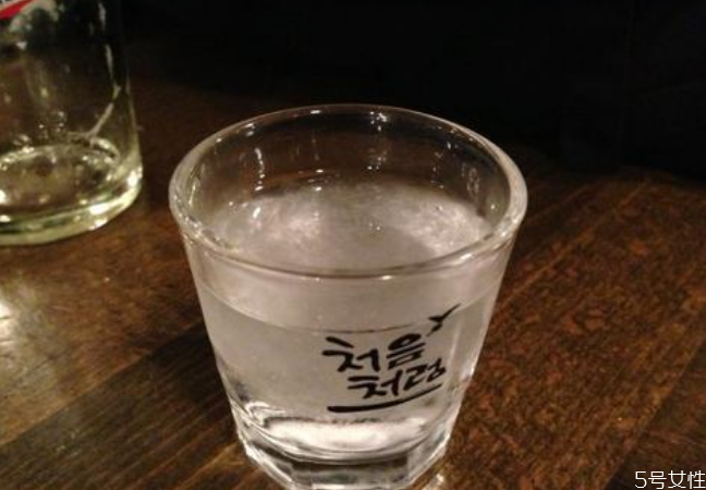 韓國(guó)燒酒什么味好喝 燒酒的選購方法 韓國(guó)燒酒什么味好喝 燒酒的選購方法