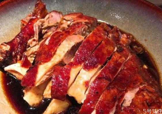 燒鴨是什么鴨 北京烤鴨和燒鴨的區(qū)別 燒鴨是什么鴨 北京烤鴨和燒鴨的區(qū)別