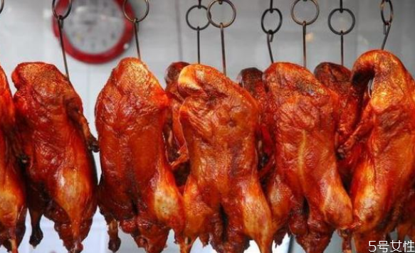 燒鴨是什么鴨 北京烤鴨和燒鴨的區(qū)別 燒鴨是什么鴨 北京烤鴨和燒鴨的區(qū)別