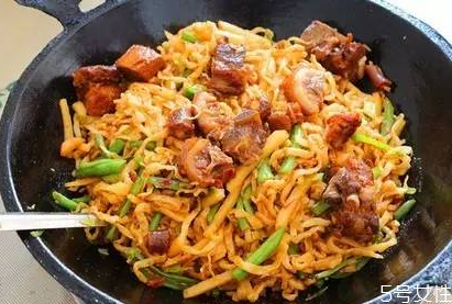 燜面成坨了怎么回事 燜面竅門(mén)