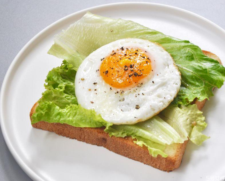 用什么油煎雞蛋好吃 如何煎雞蛋好吃又簡單 用什么油煎雞蛋好吃 如何煎雞蛋好吃又簡單