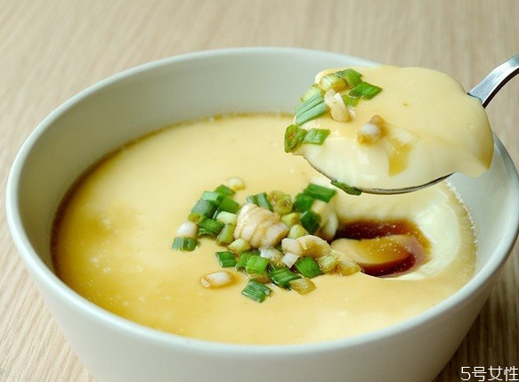 雞蛋羹水和雞蛋的比例 雞蛋羹1個雞蛋多少水 雞蛋羹水和雞蛋的比例 雞蛋羹1個雞蛋多少水